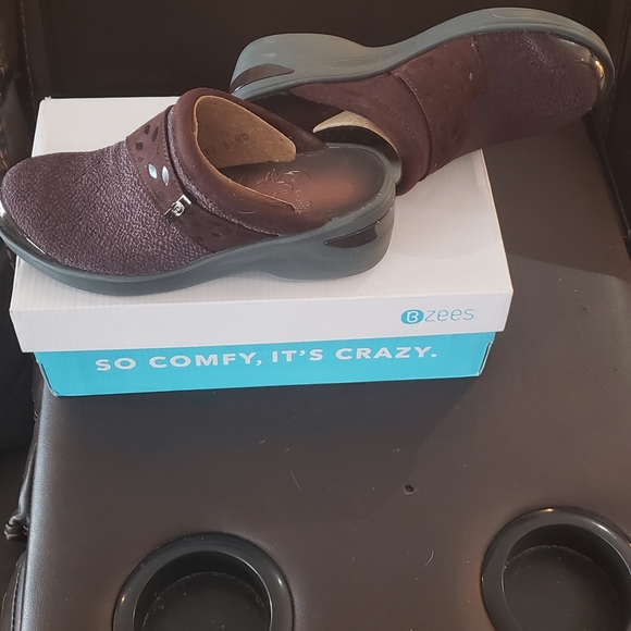 B Zees Shoes - Picture 3 of 3